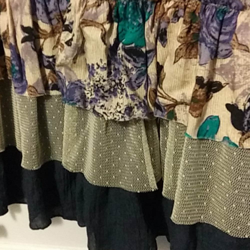 Easel medium Ruffle Tunic - Picture 2 of 5